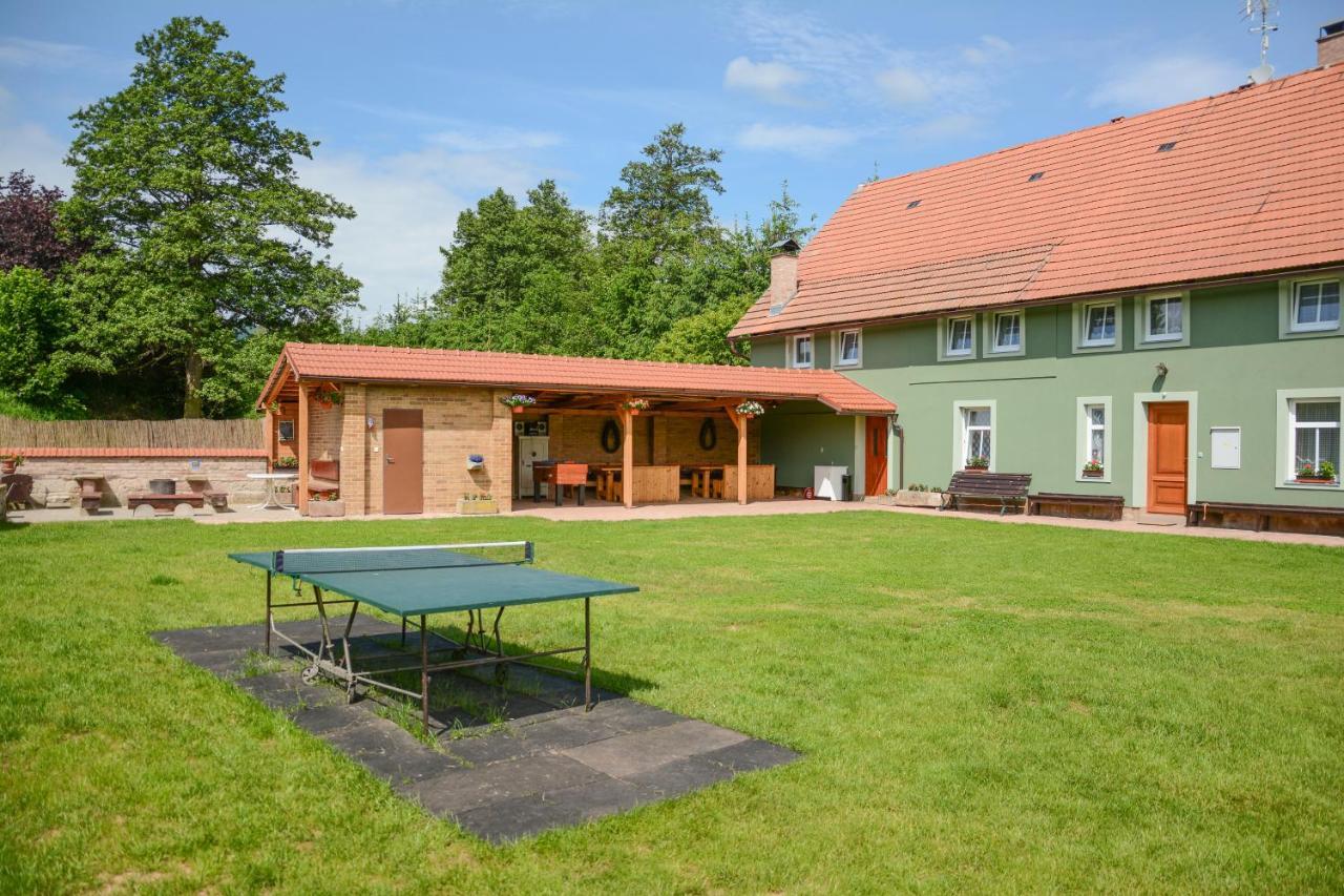 Stovka Bozanov Casa de hóspedes Exterior foto